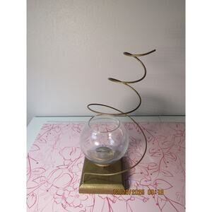 Flower vase for climbing plants